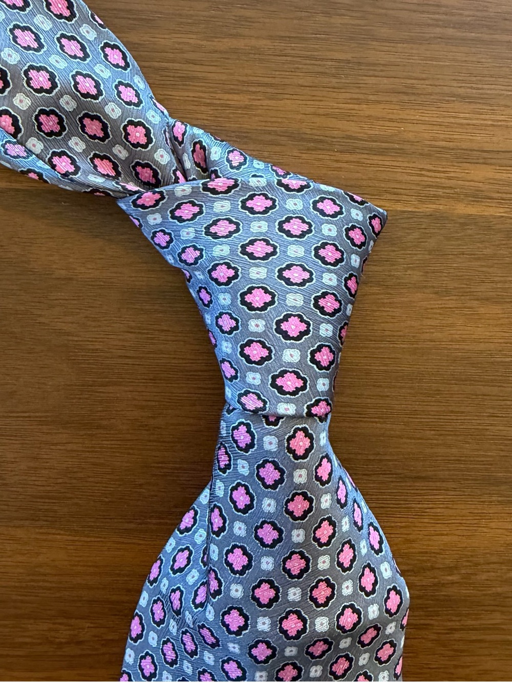 Stefano Ricci Silver-Gray Silk Tie with Pink Medallion Motif